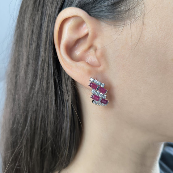 Серебряные серьги с рубином 6.107ct, фианитами