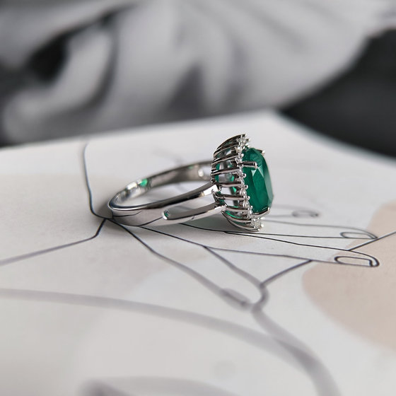 Серебряное кольцо с агатом, фианитами