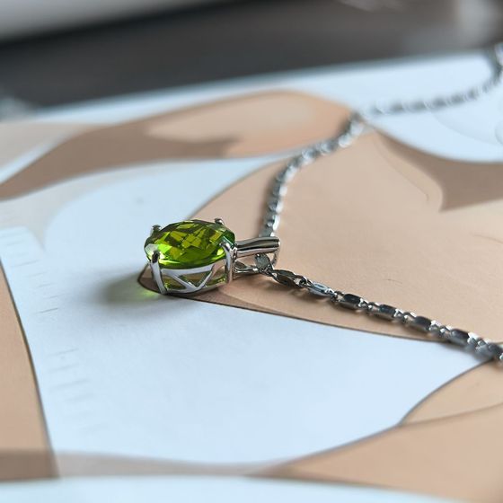 Серебряная подвеска с хризолітом 2.338ct