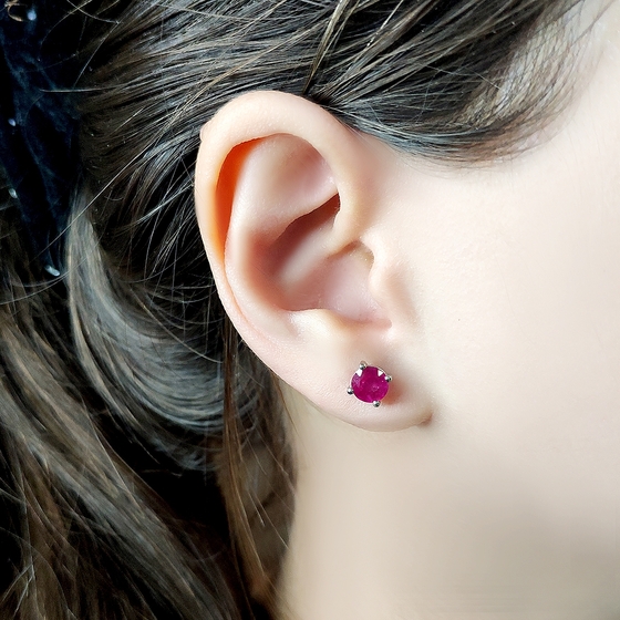 Серебряные серьги с рубином 1.428ct