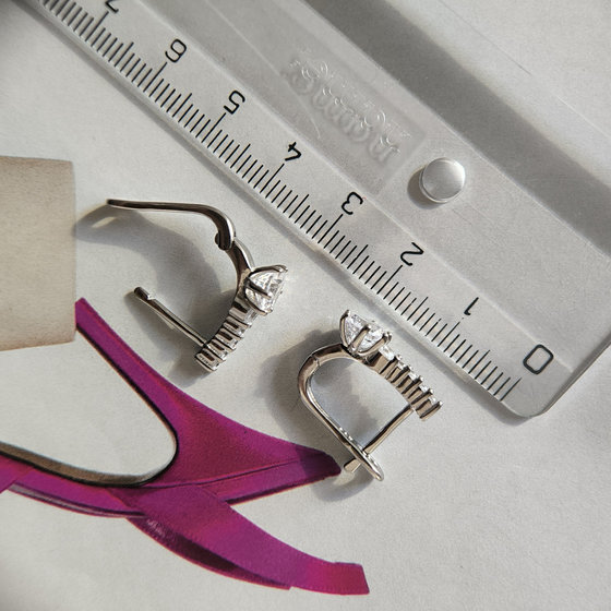 Серебряные серьги с фианитами