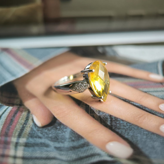 Серебряное кольцо с цитрином nano 4.572ct