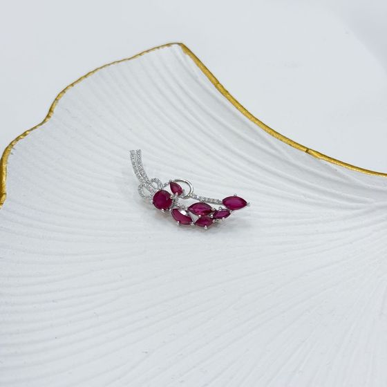 Серебряная брошка с рубином 2.281ct