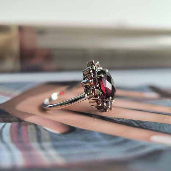 Серебряное кольцо с гранатом nano 4.007ct