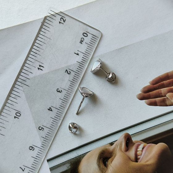 Серебряные серьги с перламутром, фианитами