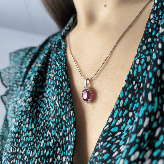Серебряная подвеска с рубином 3.92ct, фианитами