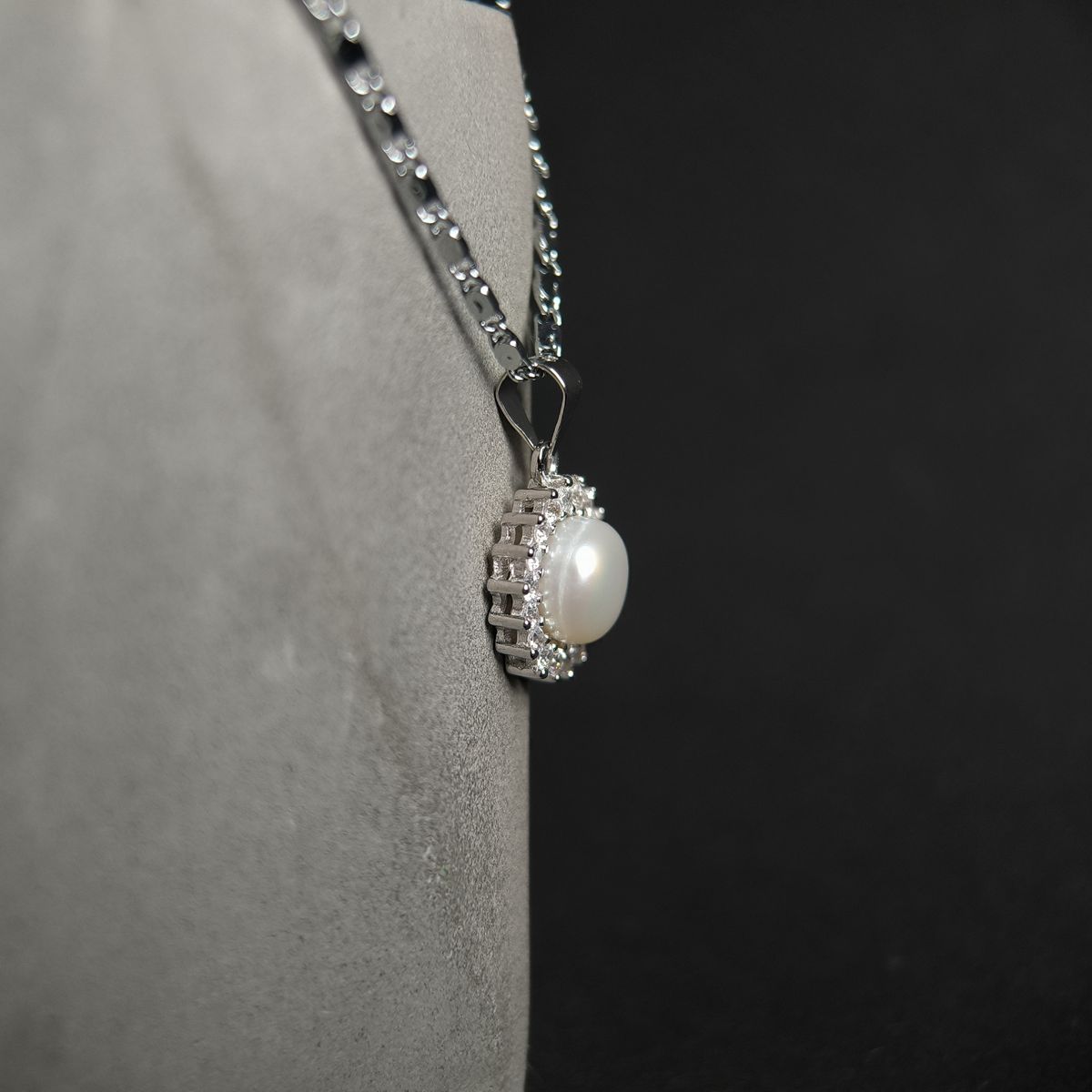 Серебряная подвеска с жемчугом, фианитами