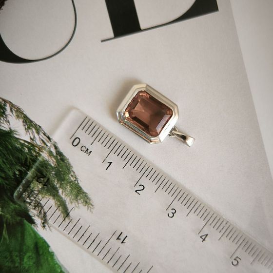 Серебряная подвеска с султанитом 3.275ct