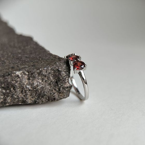 Серебряное кольцо с гранатом 1.65ct