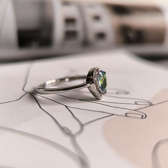 Серебряное кольцо с мистик топазом 0.547ct