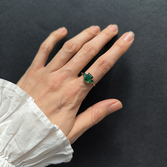 Серебряное кольцо с изумрудом nano 1.708ct