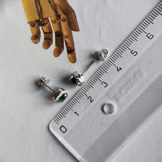 Серебряные серьги с изумрудом nano 1.43ct