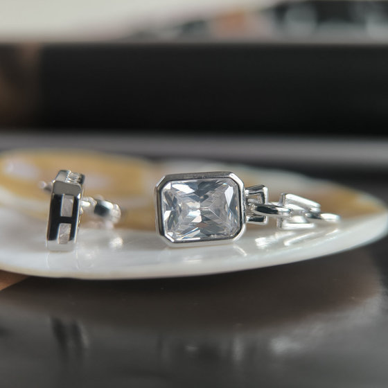 Серебряные серьги с фианитами