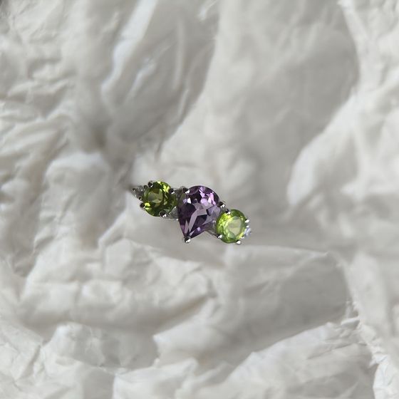 Серебряное кольцо с аметистом, хризолітом
