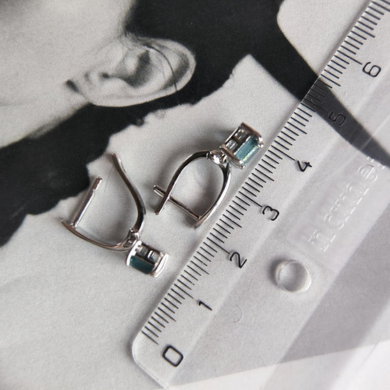 Серебряные серьги с топазом Лондон Блю 1.267ct