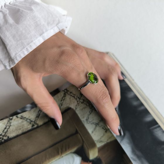 Серебряное кольцо с хризолітом