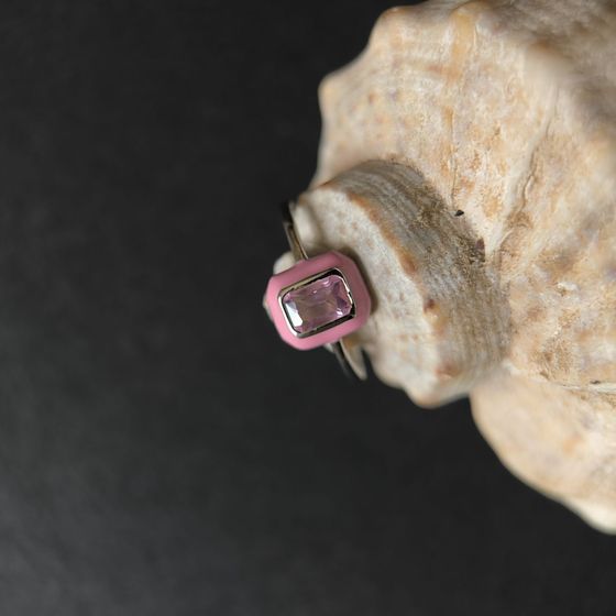 Серебряное кольцо с фианитами, емаллю