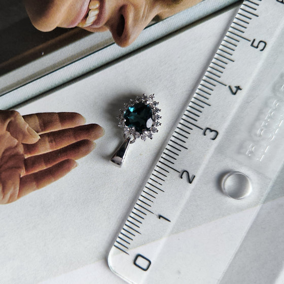 Серебряная подвеска с топазом Лондон Блю 0.948ct, фианитами