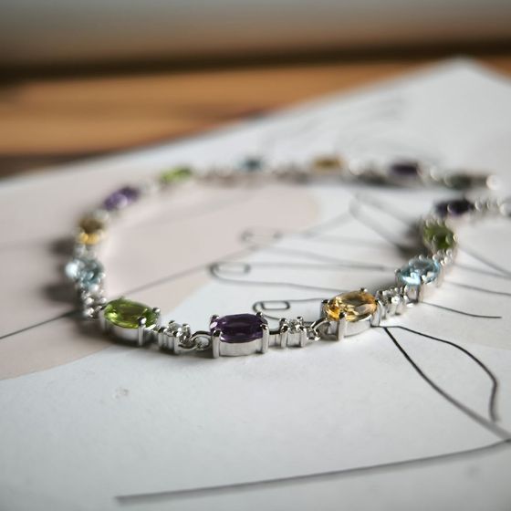 Серебряный браслет с аметистом 6.392ct, цитрином, хризолітом, топазом, фианитами