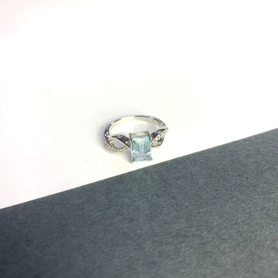 Серебряное кольцо с топазом 2.239ct