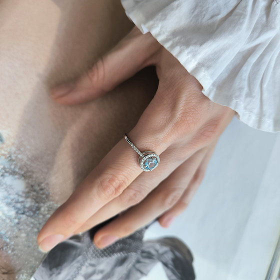 Серебряное кольцо с топазом 1.424ct, фианитами