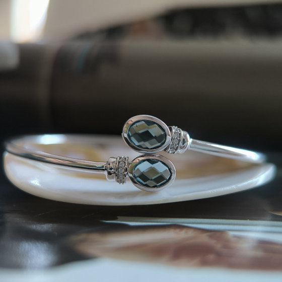 Серебряный браслет с топазом Лондон Блю 1.971ct, фианитами