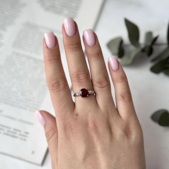 Серебряное кольцо с рубином 2.963ct, фианитами