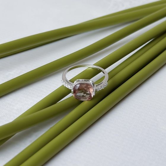 Серебряное кольцо с султанитом