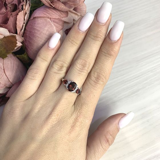 Серебряное кольцо с гранатом 2.222ct