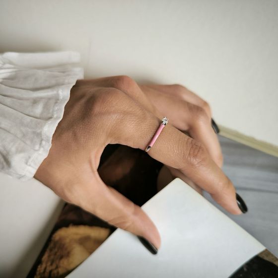 Серебряное кольцо с фианитами, емаллю