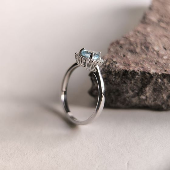 Серебряное кольцо с топазом 1.225ct