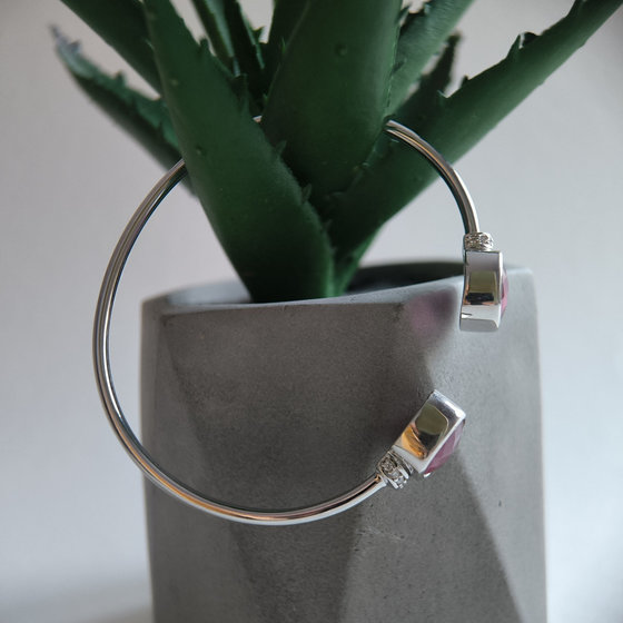 Серебряный браслет с рубином 9.699ct, фианитами