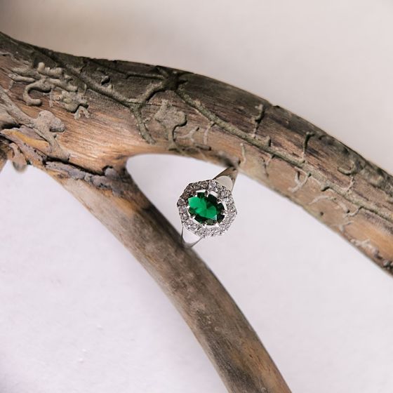Серебряное кольцо с изумрудом nano 1.397ct