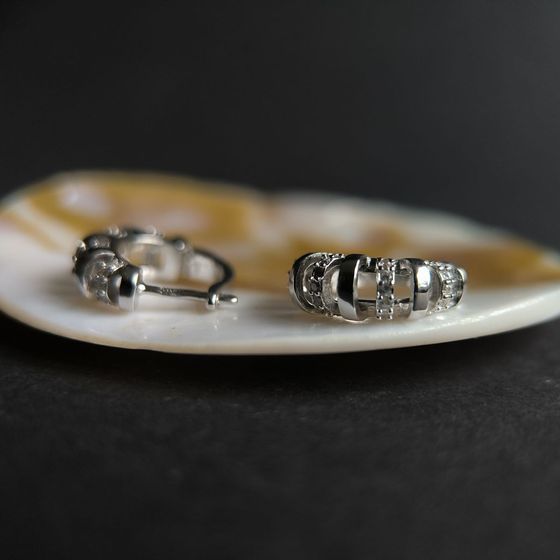 Серебряные серьги с фианитами Серебряные серьги с фианитами