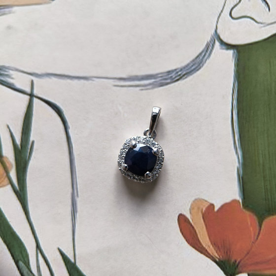Серебряная подвеска с сапфиром 1.389ct, фианитами