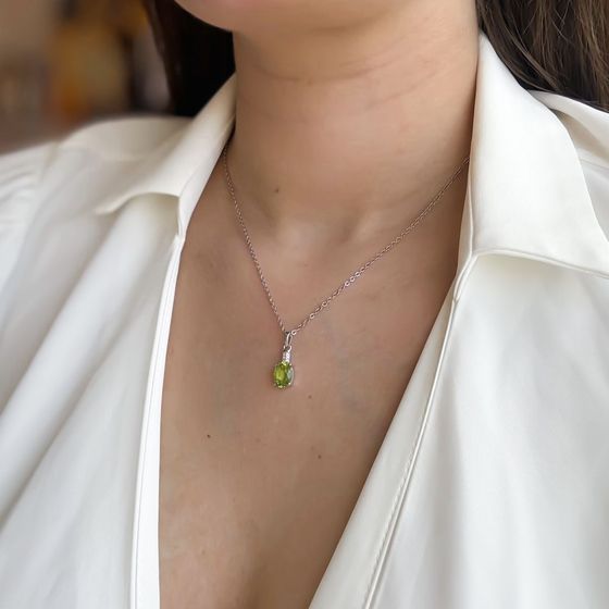 Серебряная подвеска с хризолітом