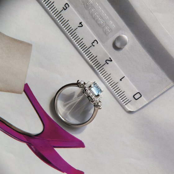 Серебряное кольцо с топазом 1.843ct, фианитами