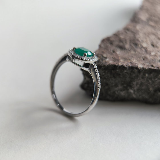 Серебряное кольцо с агатом 1.099ct, фианитами