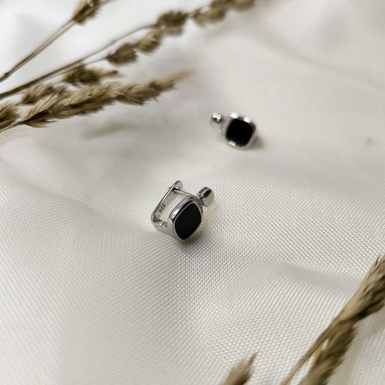 Серебряные серьги с ониксом