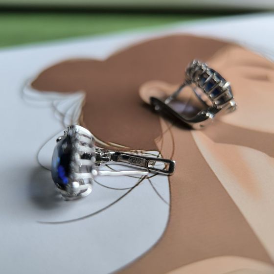 Серебряные серьги с сапфиром nano