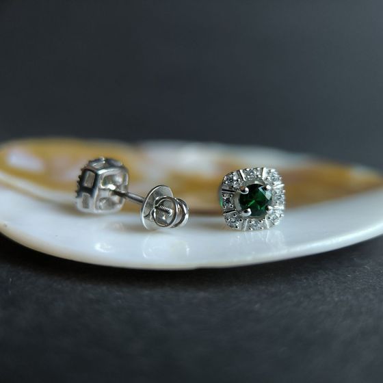 Серебряные серьги с изумрудом nano 0.648ct