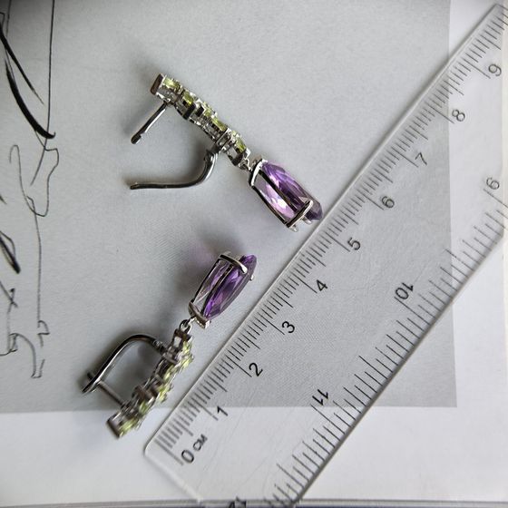 Серебряные серьги с аметистом, хризолітом