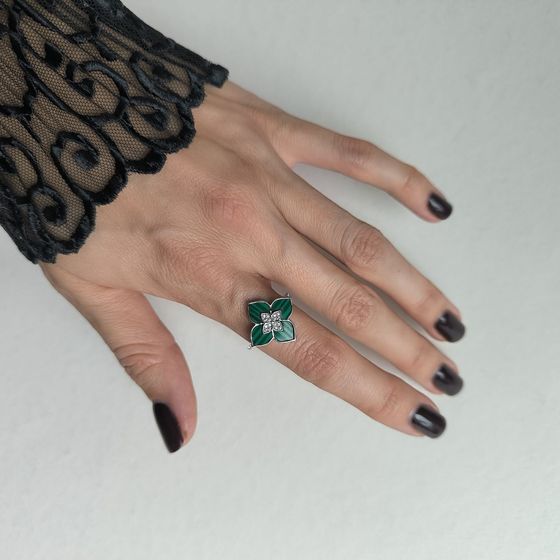 Серебряное кольцо с малахитом, фианитами