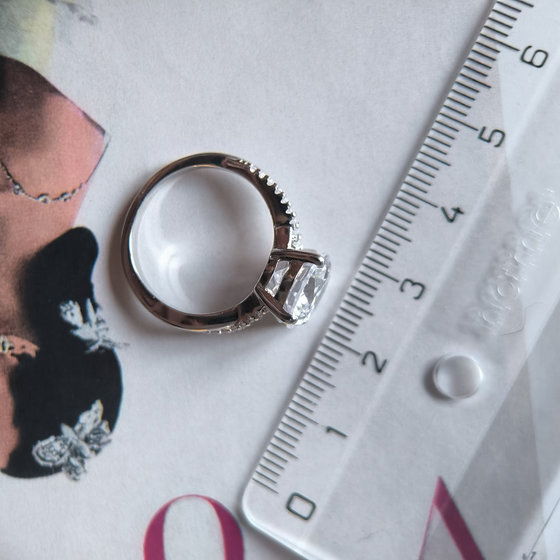 Серебряное кольцо с фианитами