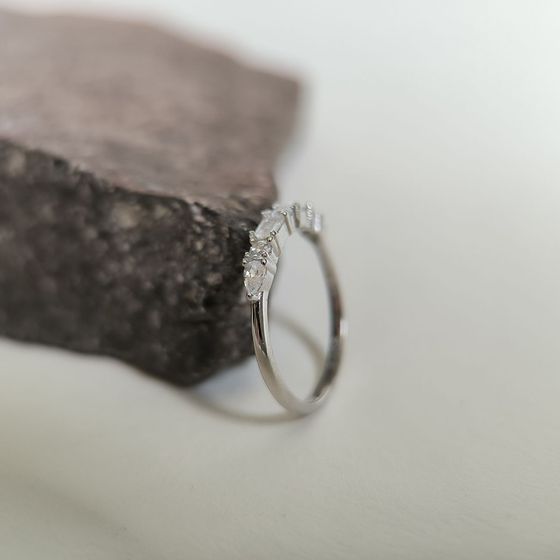 Серебряное кольцо с фианитами