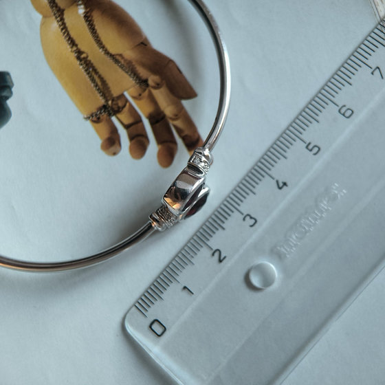 Серебряный браслет с гранатом 2.862ct, фианитами