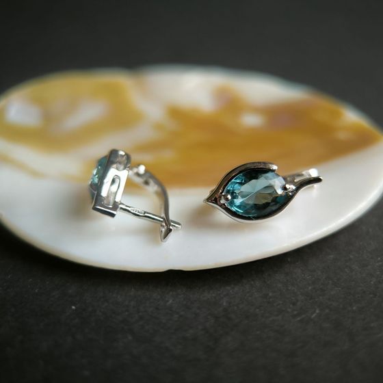 Серебряные серьги с топазом Лондон Блю 1.65ct