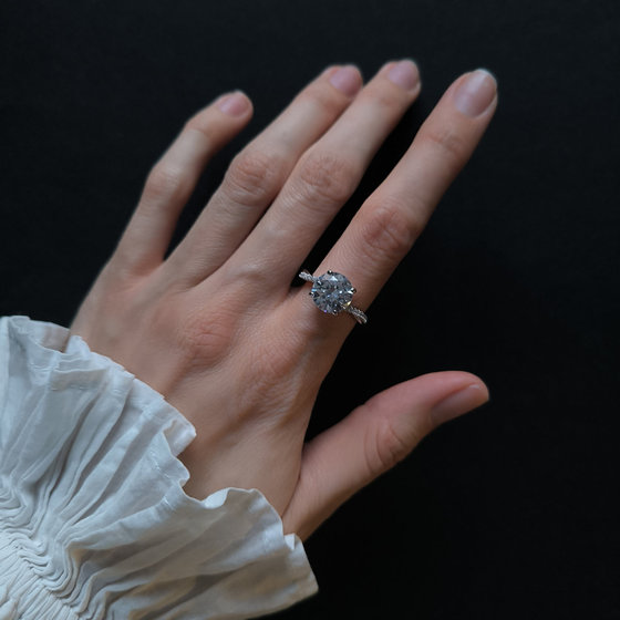 Серебряное кольцо с фианитами