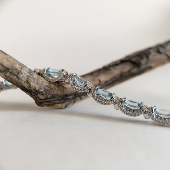 Серебряный браслет с топазом 11.335ct