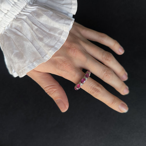 Серебряное кольцо с рубином 8.664ct, фианитами